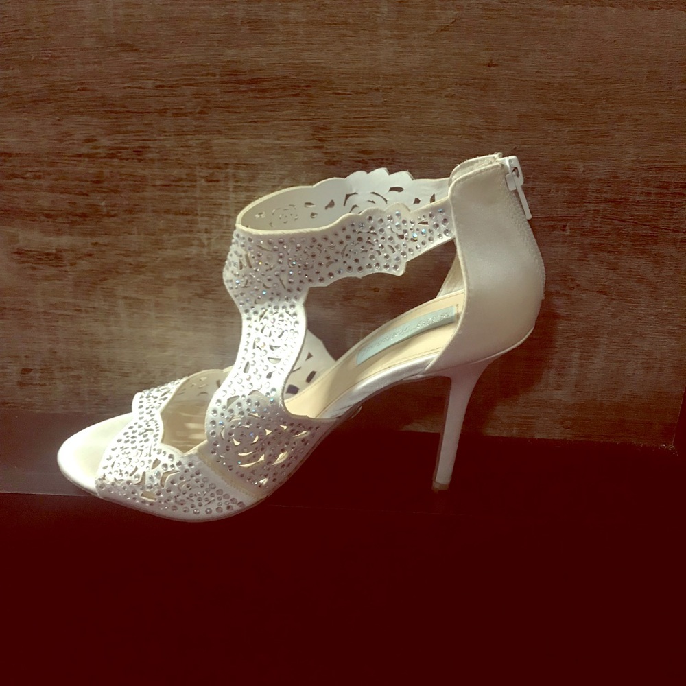 Betsy Johnson size 8 formal heel